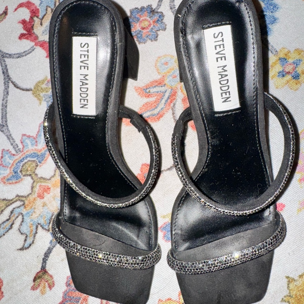 Black Suede Steve Madden heels. Black sparkles. None missing. Good condition